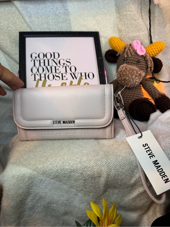 Steve Madden Handbags - Steve Madden Light Blush Wristlet Clutch